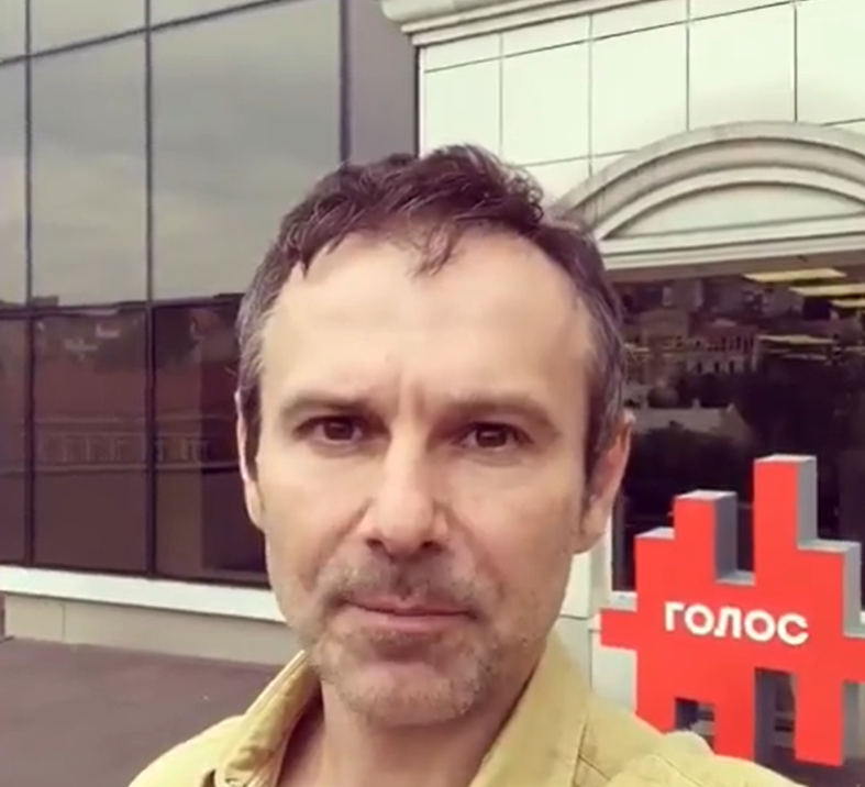 Святославу Вакарчуку - 50: як змінювався фронтмен гурту "Океан Ельзи" (фото)